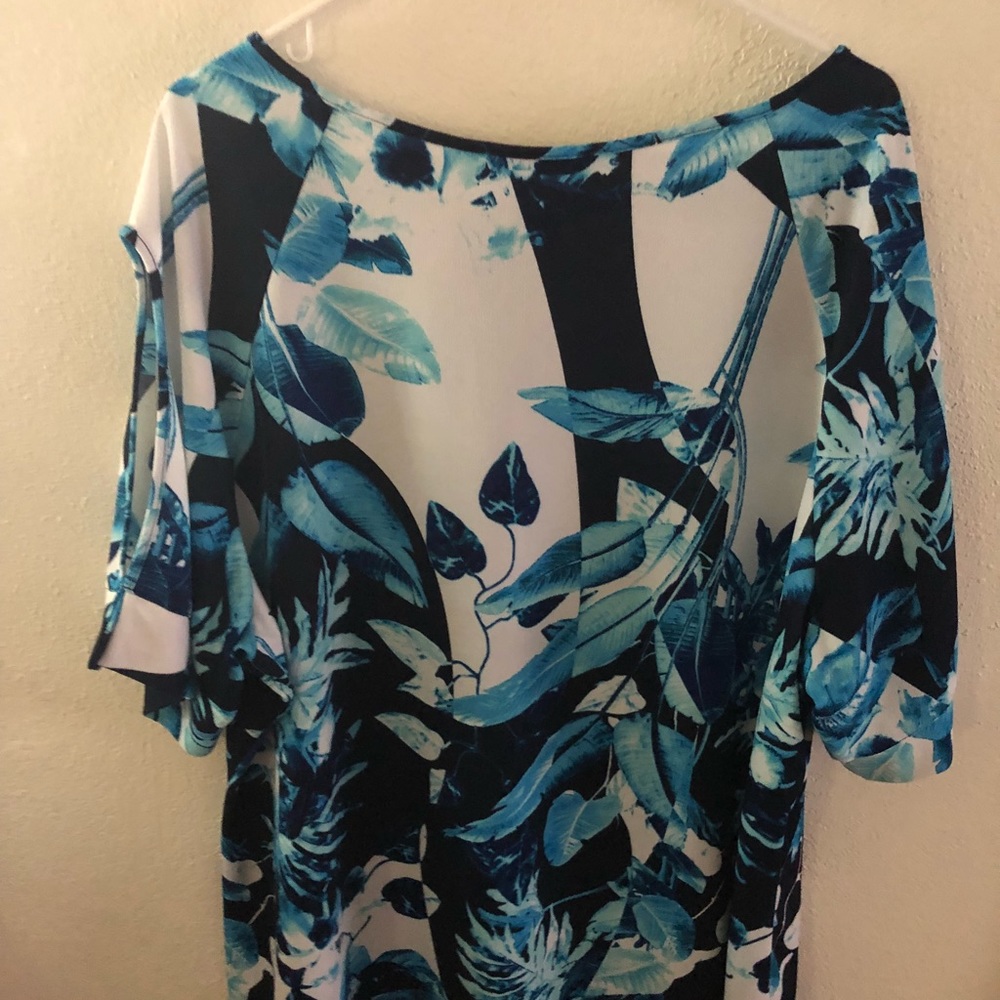 Beautiful blouse - Picture 3 of 3